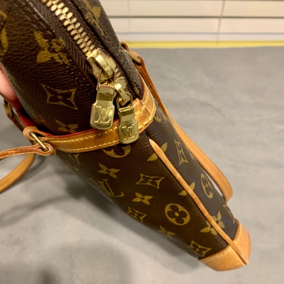 Authentic Louis Vuitton Coussin GM - Picture 12 of 16